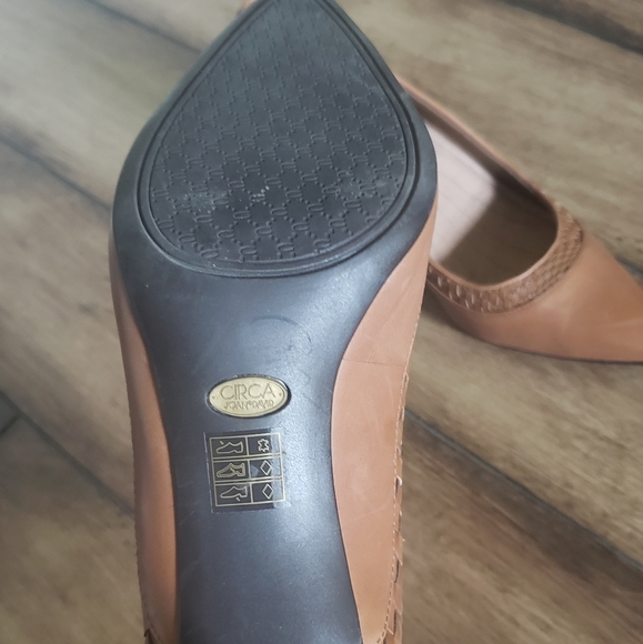 Joan and David luxe series leather shoes - Picture 4 of 8